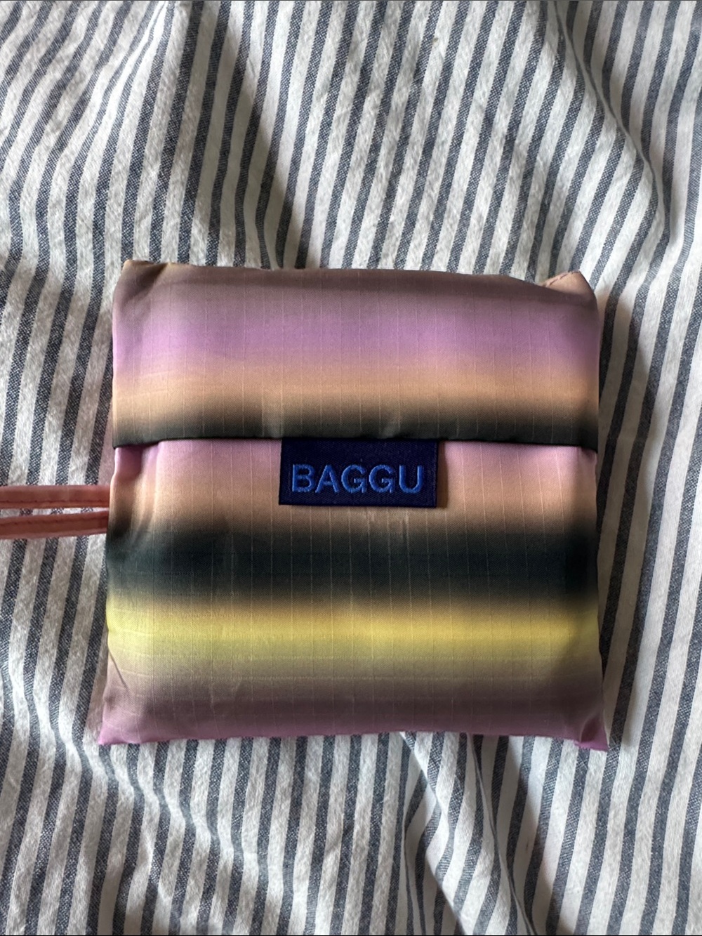 NWOT - BAGGU standard tote in Pink, Yellow, Black Gradient